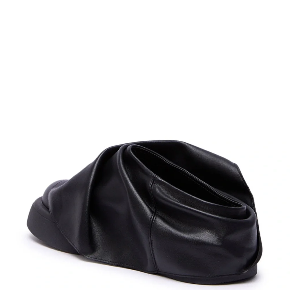 AZALEA WANG Black Vegan Leather Ruched Flats - Picture 6 of 6